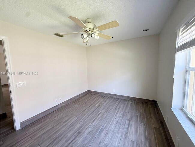 Building Photo - 756 Sand Creek Cir