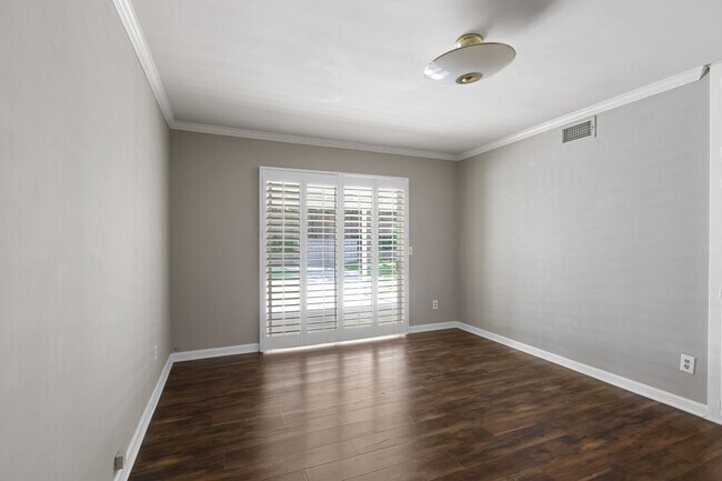 Building Photo - Welcome to this Beautiful Ranch-Style Home...