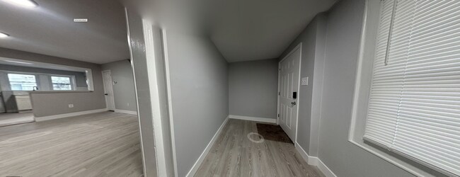 Building Photo - Fully Renovated 3-Bedroom House