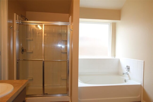Building Photo - 905 Renita Way
