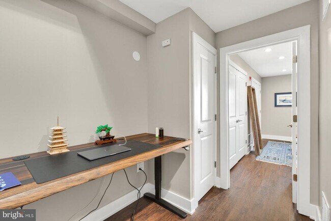 Building Photo - 834 N 19th St