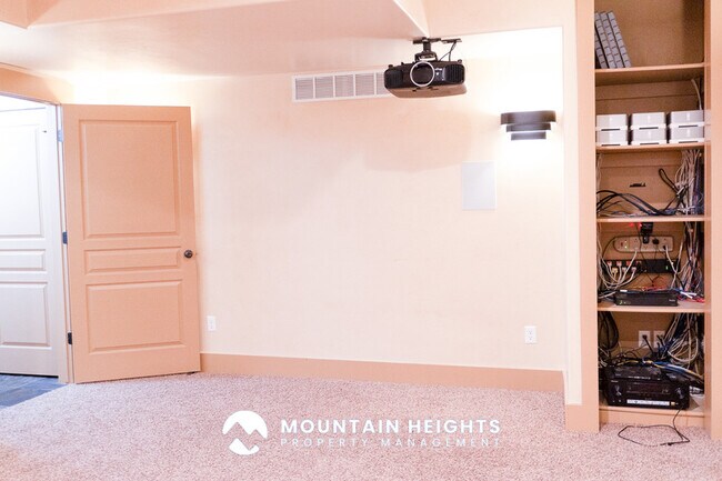 Building Photo - 4071 S Sandpiper Ln