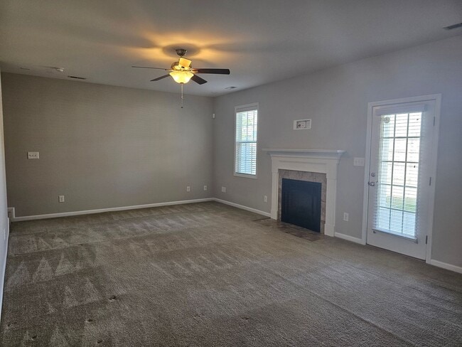 Building Photo - Marvelous 3 Bedroom Home in Lexington Plantation!