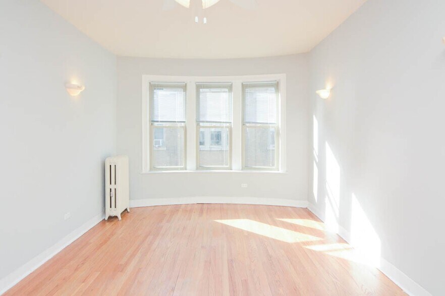 Building Photo - 4232 N Paulina St