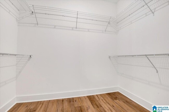 Building Photo - 725 Fallview Ct
