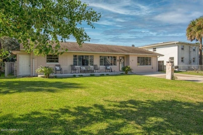 Building Photo - 211 Arricola Ave