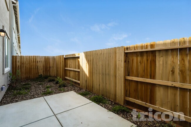 Building Photo - 2111 Comstock Ln