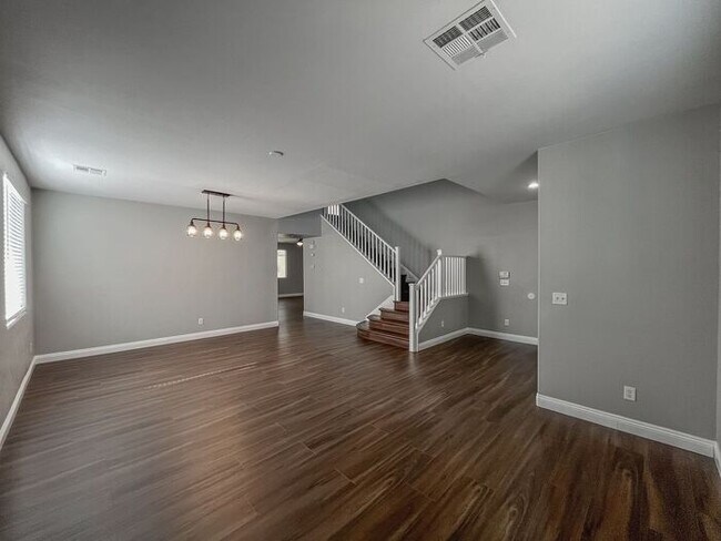 Building Photo - Stunning 5-Bedroom Home in Gated Community...