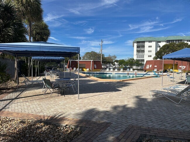 Building Photo - 2 Bedroom Condo in Lauderhill - Castle Apartments - Building 16 55+