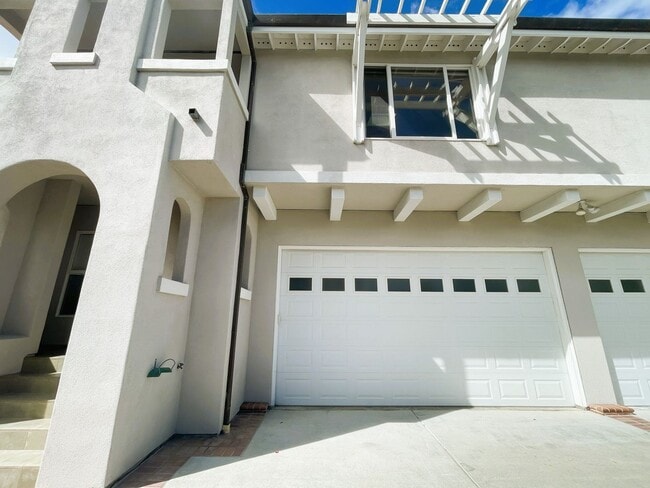 Building Photo - Spacious 3-Bedroom, 2-Bath Home in the Hea...