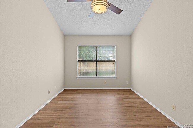 Building Photo - Nicely Updated 3-Bedroom in Northwest Cros...