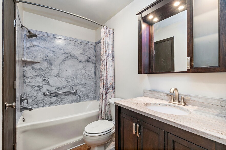 Bathroom - 1330 Cunat Ct