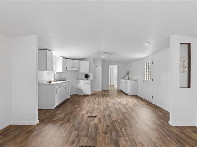 Building Photo - 146 Deerwood Ln