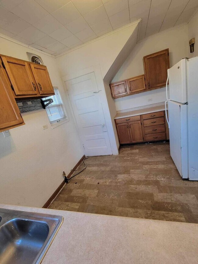 Building Photo - Charming 3 Bedroom Home Rent Ready