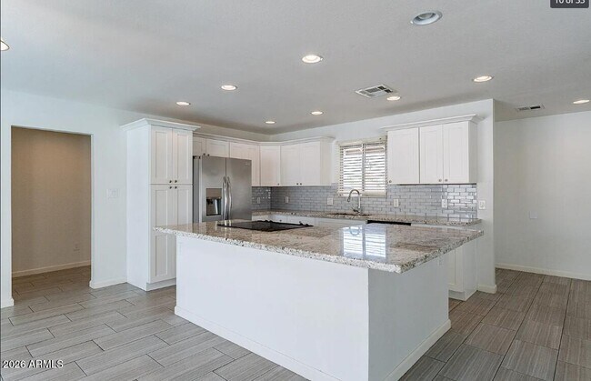 Building Photo - 1262 E Hermosa Dr