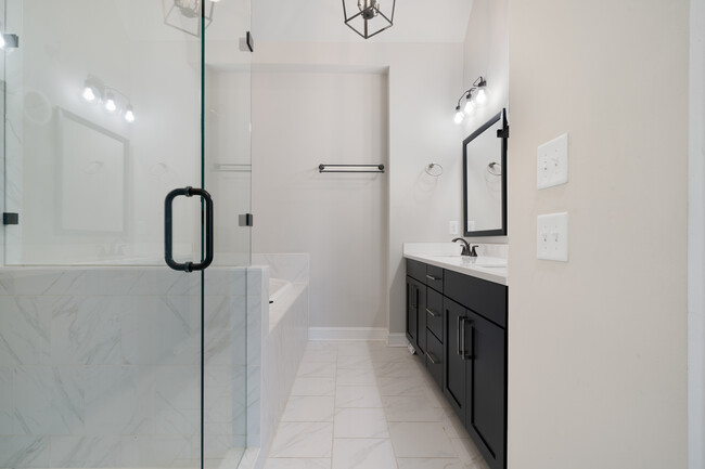 Building Photo - 7906 Laurel Crest Dr