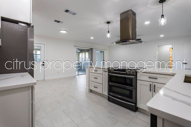 Building Photo - Impeccable, Fully Remodeled 3/2 Convenient to UCF!