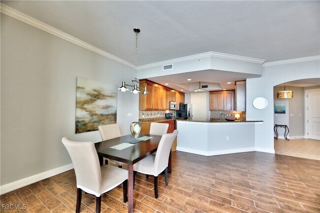 Building Photo - 2104 W First St