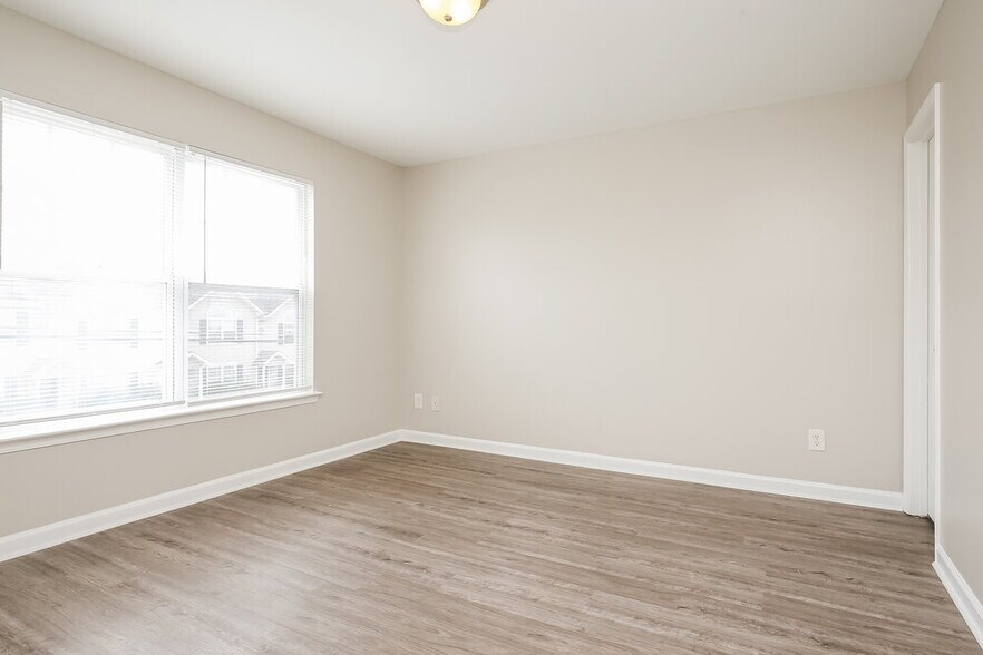 Building Photo - 8047 Logan Dr