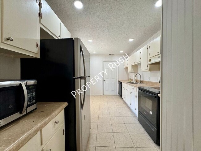 Building Photo - 3531 Sleepy Hollow Rd