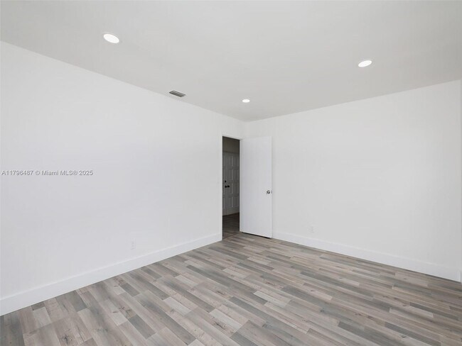 Building Photo - 1901 Coquina Way