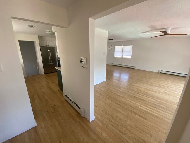 Building Photo - Large 4-Bedroom