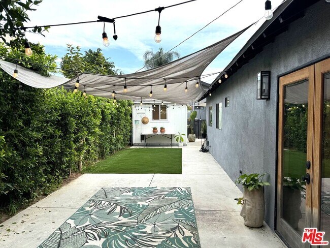 Building Photo - 2241 1/2 Harwood St