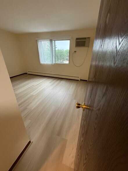 Building Photo - 110 W 65th St