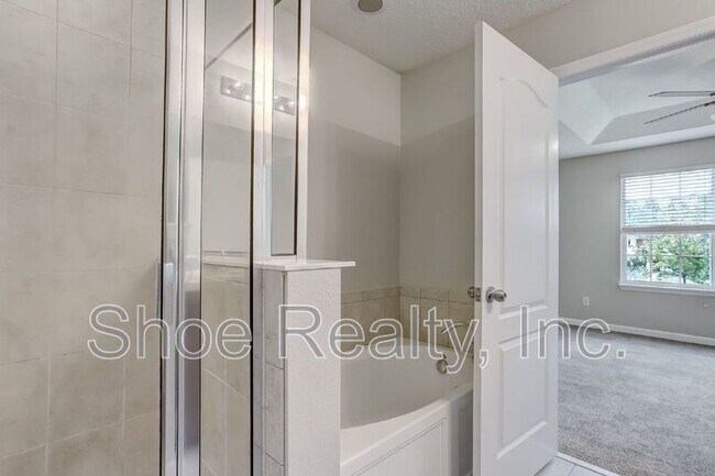 Building Photo - 4220 Plantation Oaks Blvd