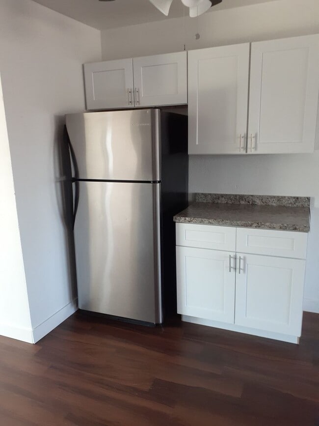 Building Photo - Spacious 4 Bed/2 Bath With Den  Updated Dec 2023.
