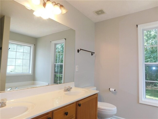 Building Photo - 576 Greenwood Park Way
