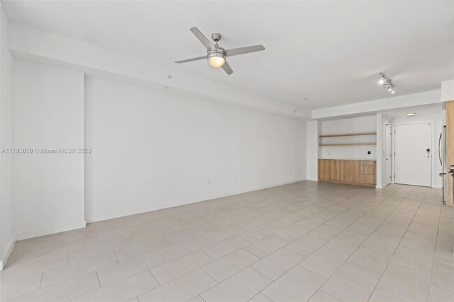Building Photo - 2150 N Bayshore Dr