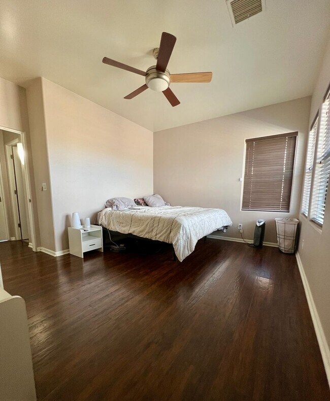 Building Photo - Charming , Single story 3 Bedroom , 2 Bath Home!