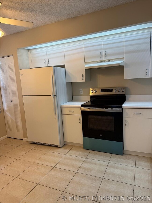 Building Photo - 571 SW 142nd Ave