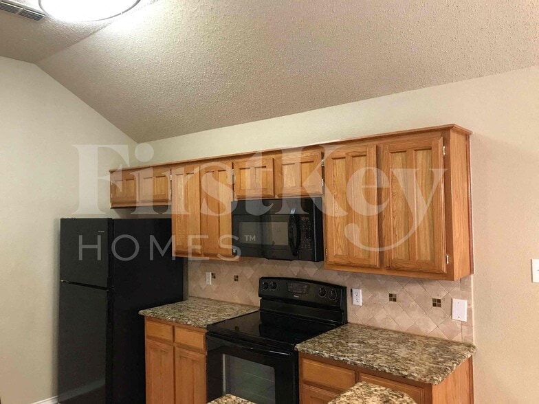 Building Photo - 1371 Gainsborough Way