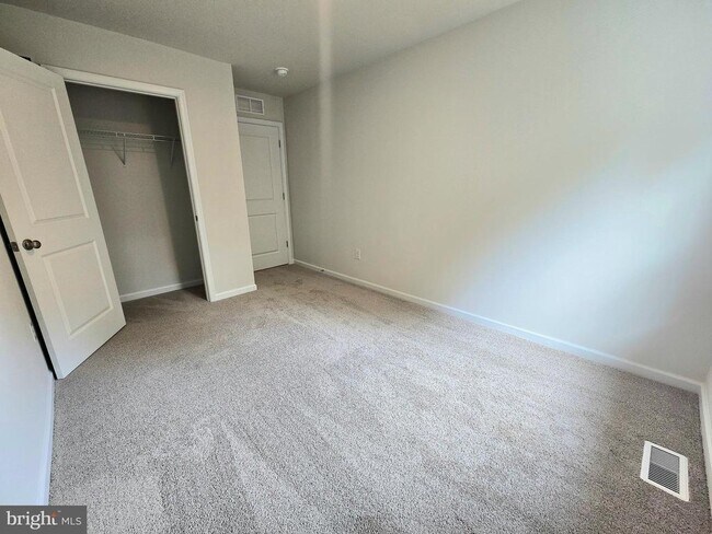 Building Photo - 8 Whaler Dr