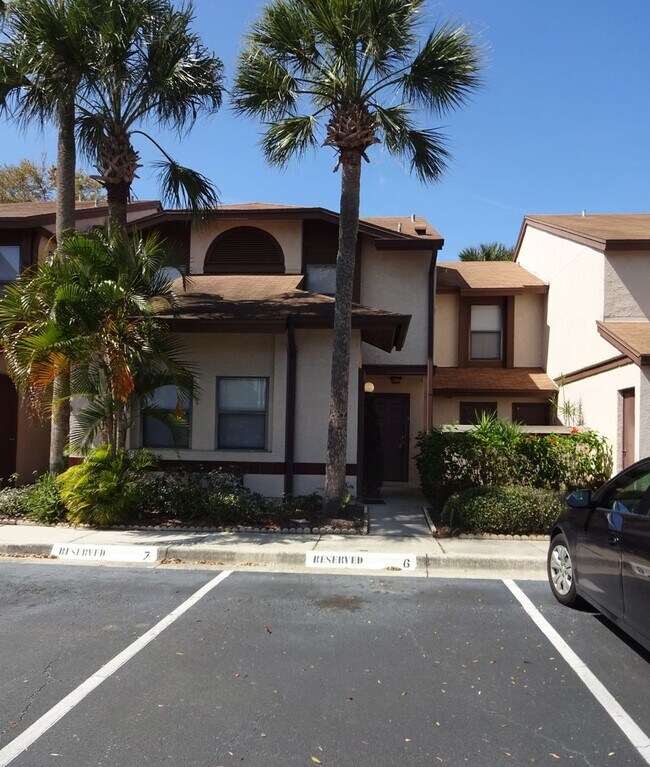 Building Photo - 1br/1ba Wimbledon Condo with Tile Floors a...