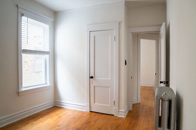 Building Photo - Little Albany