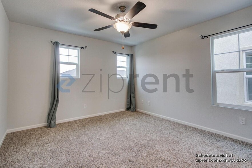 Building Photo - Unit