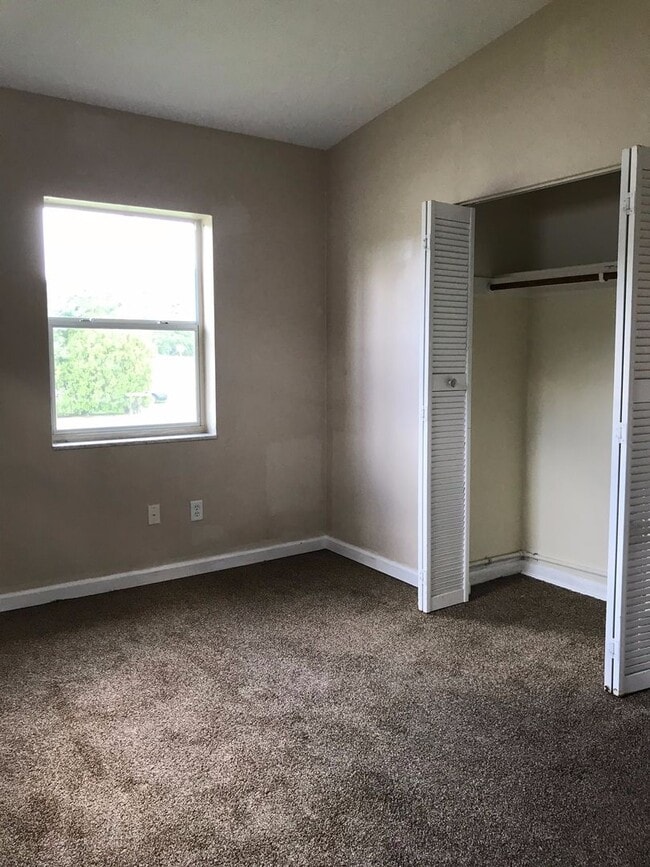 Building Photo - 3 Bed 1 Bath Home | Pet Friendly | Washer Dryer Hook Ups | Section 8 Welcome