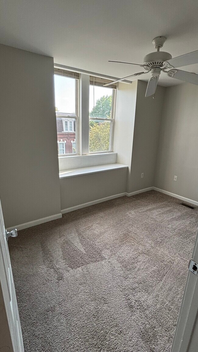 Building Photo - 1915 Senate St