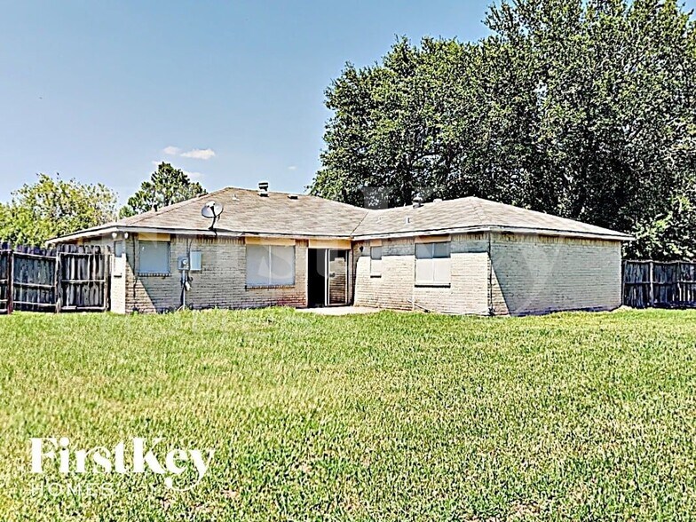Building Photo - 6803 Stiller Dr
