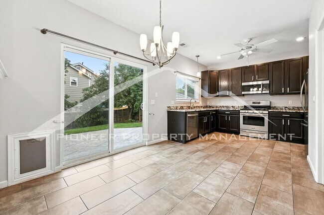 Building Photo - Spacious Home with Washer/Dryer and Centra...