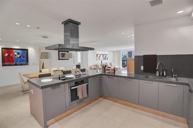 Building Photo - 3535 Hiawatha Ave