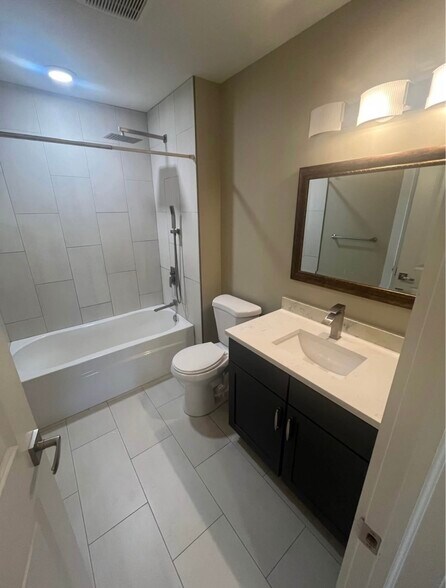 Building Photo - 464 Village Creek Dr