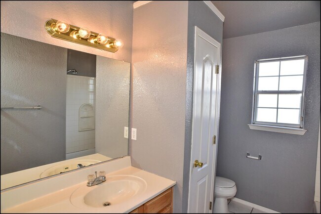 Building Photo - 2041 Shadow Ridge Dr