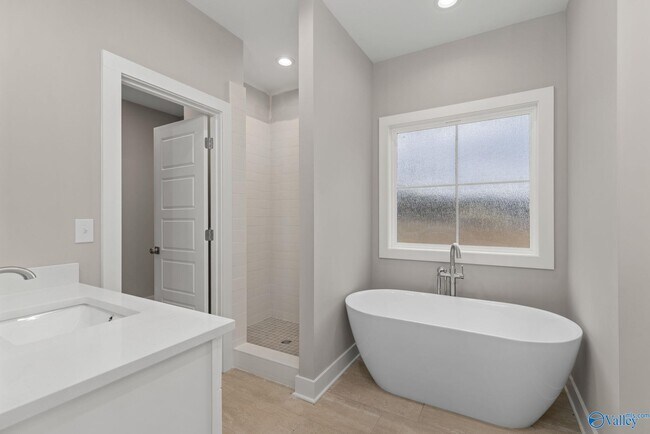 Building Photo - 219 Bush Rd SE