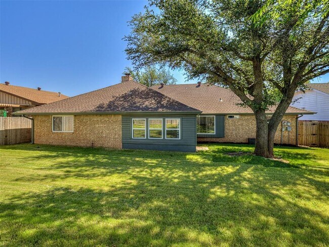 Building Photo - Look at this beautiful home!! 4 bed, 3 full baths!