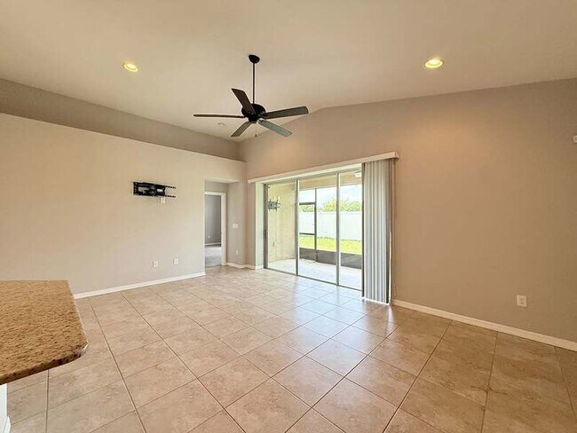 Building Photo - 8222 Willow Beach Dr