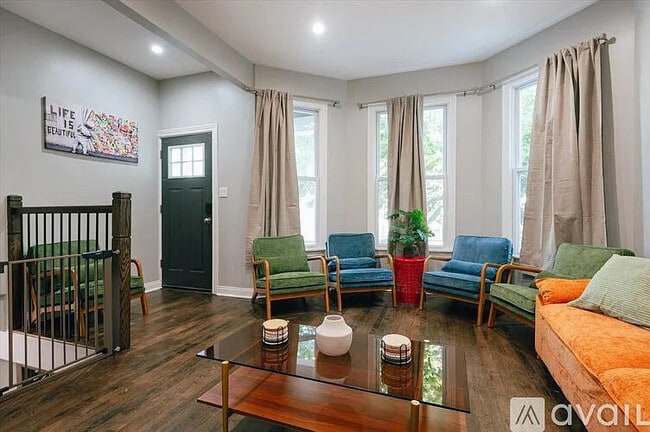 Building Photo - 2923 N Wisner Ave